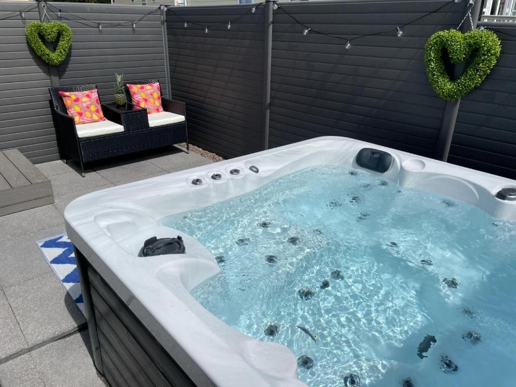 Hotel Hot Tub 9 The Fairways Alnwick Esterno foto